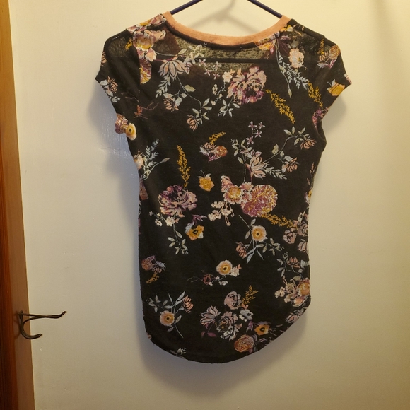 Wallflower brand floral tshirt - Picture 2 of 2